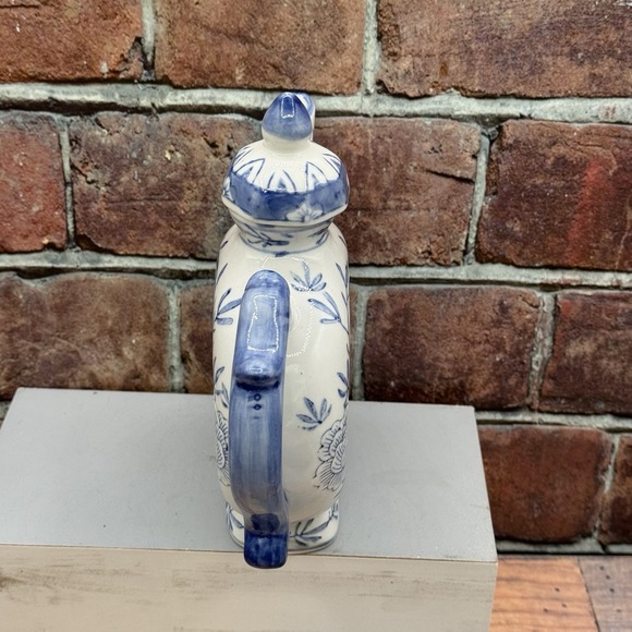 Vtg Chinoiserie Donut Hole Porcelain Tea Pot Blue White Asain Dolphin Handle - Picture 6 of 11